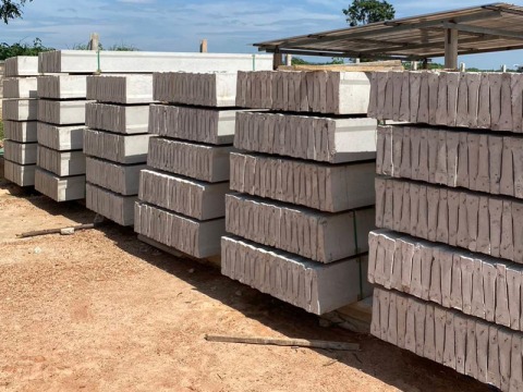 แผ่นรั้วคอนกรีตสำเร็จรูป