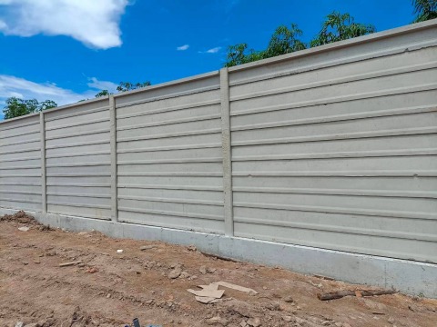 รั้วคอนกรีตสำเร็จรูป